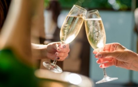 Top 5 Best Sparkling Wines for Summer 2022